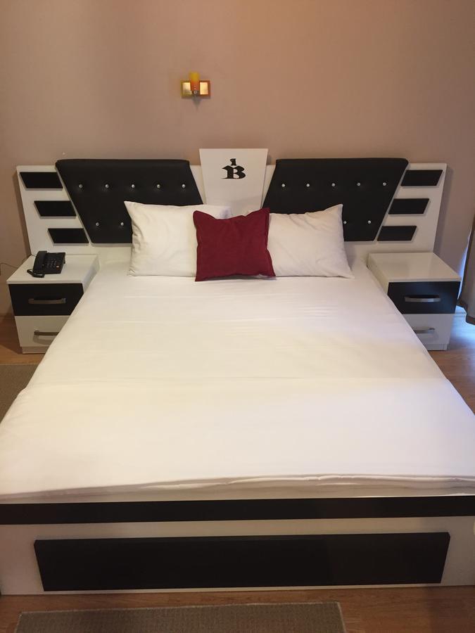 Hotel Bavaria Prishtine Bagian luar foto