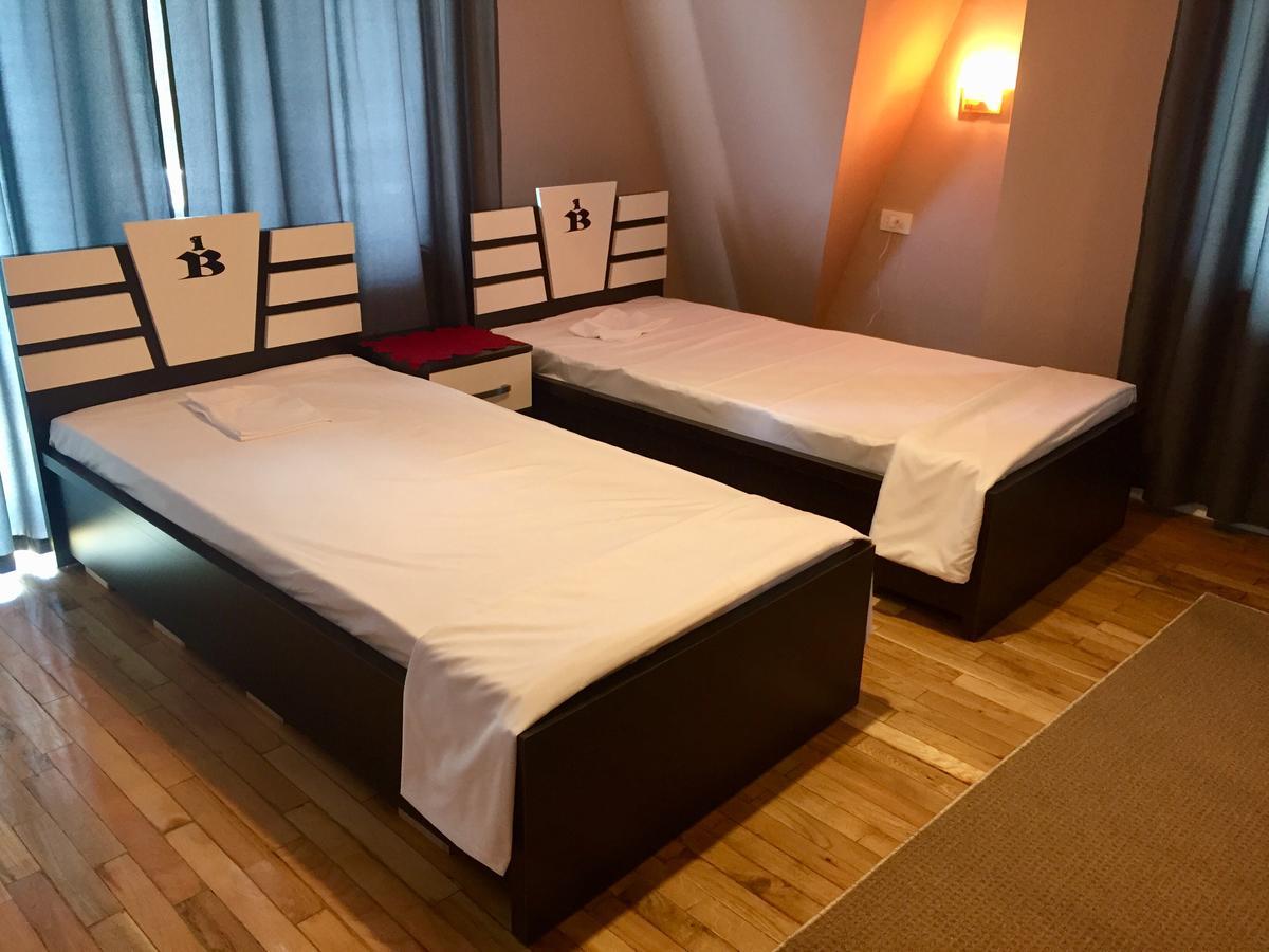 Hotel Bavaria Prishtine Bagian luar foto