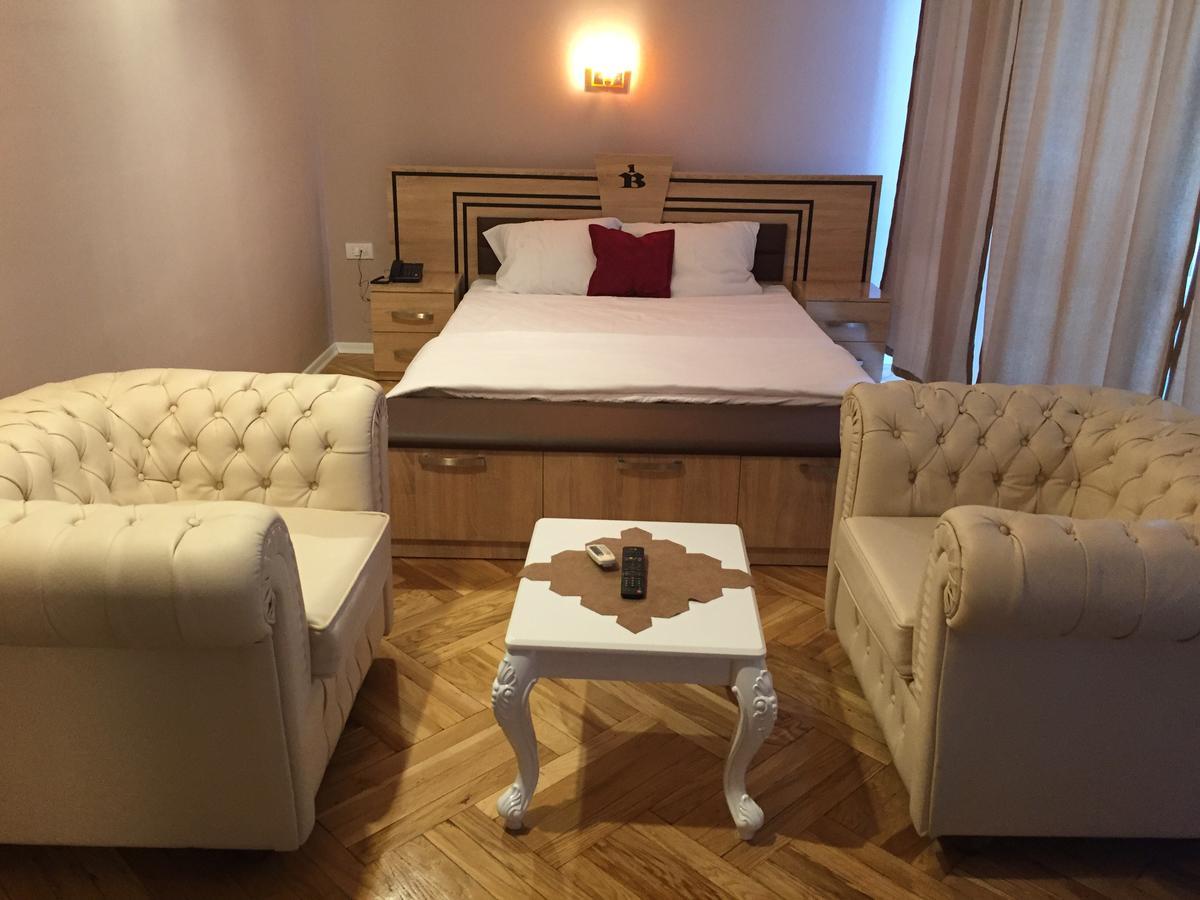 Hotel Bavaria Prishtine Bagian luar foto
