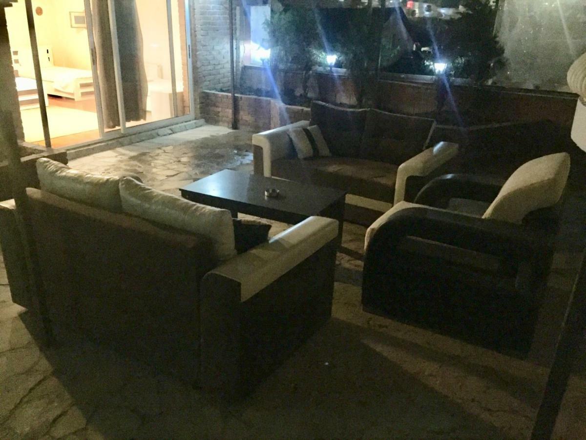 Hotel Bavaria Prishtine Bagian luar foto
