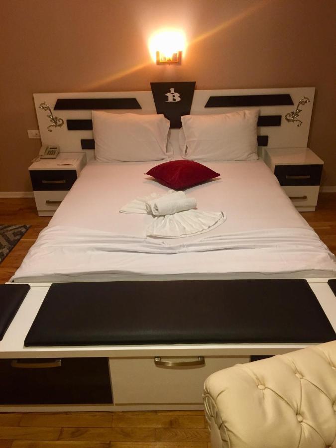 Hotel Bavaria Prishtine Bagian luar foto
