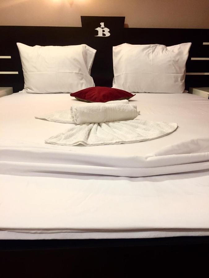 Hotel Bavaria Prishtine Bagian luar foto